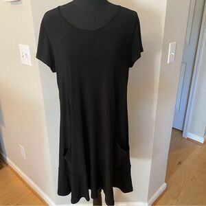 Pretty Woman size large black loose fitting dress with side pockets